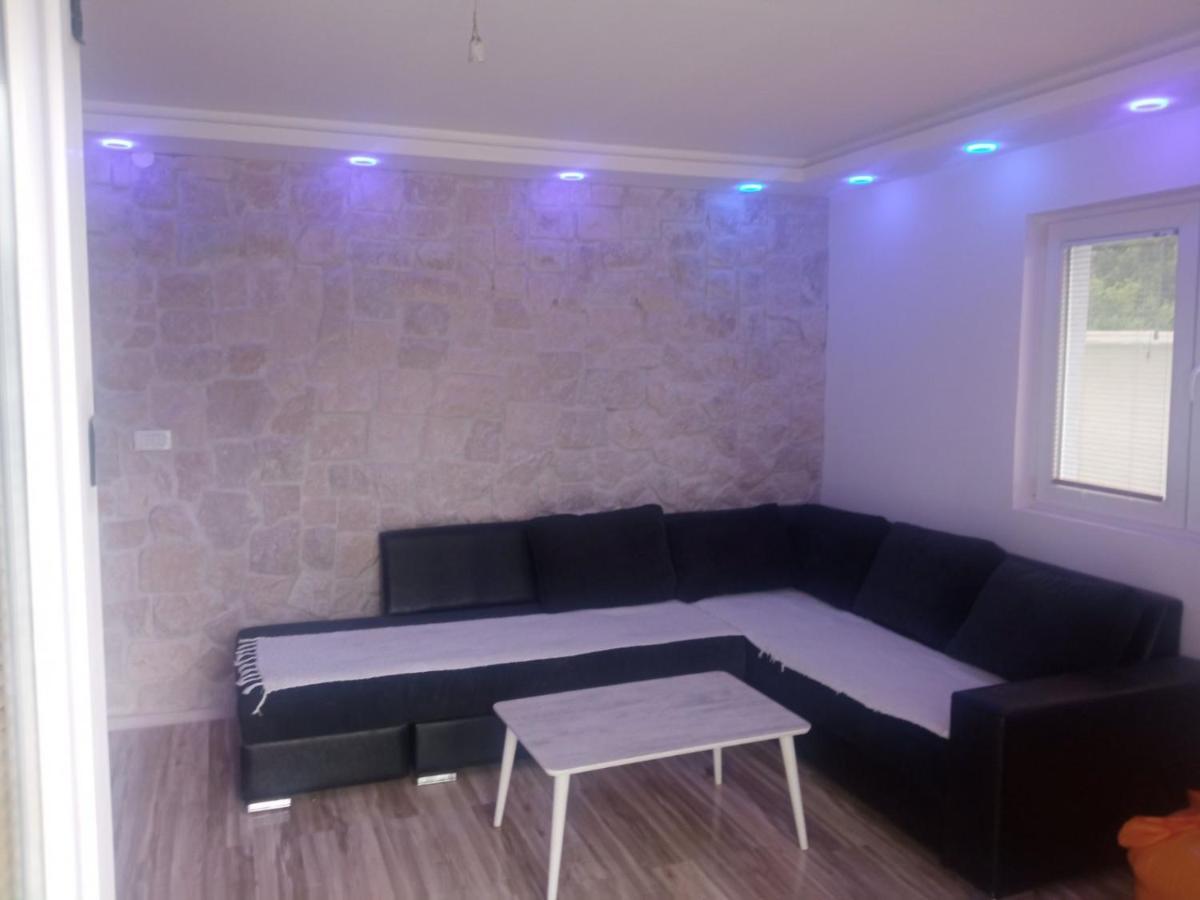 فيلا House With Pool - Mitrovic تْشيرسيك نوفي المظهر الخارجي الصورة