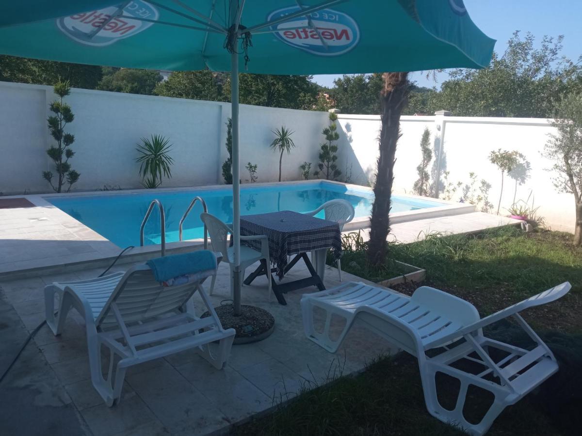 فيلا House With Pool - Mitrovic تْشيرسيك نوفي المظهر الخارجي الصورة
